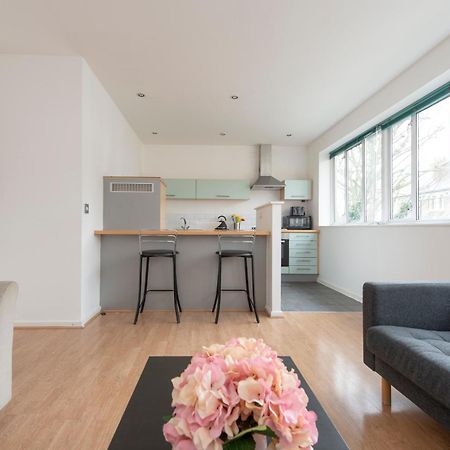 Modern Luxury Apartment By Bow Road Station London Exterior foto