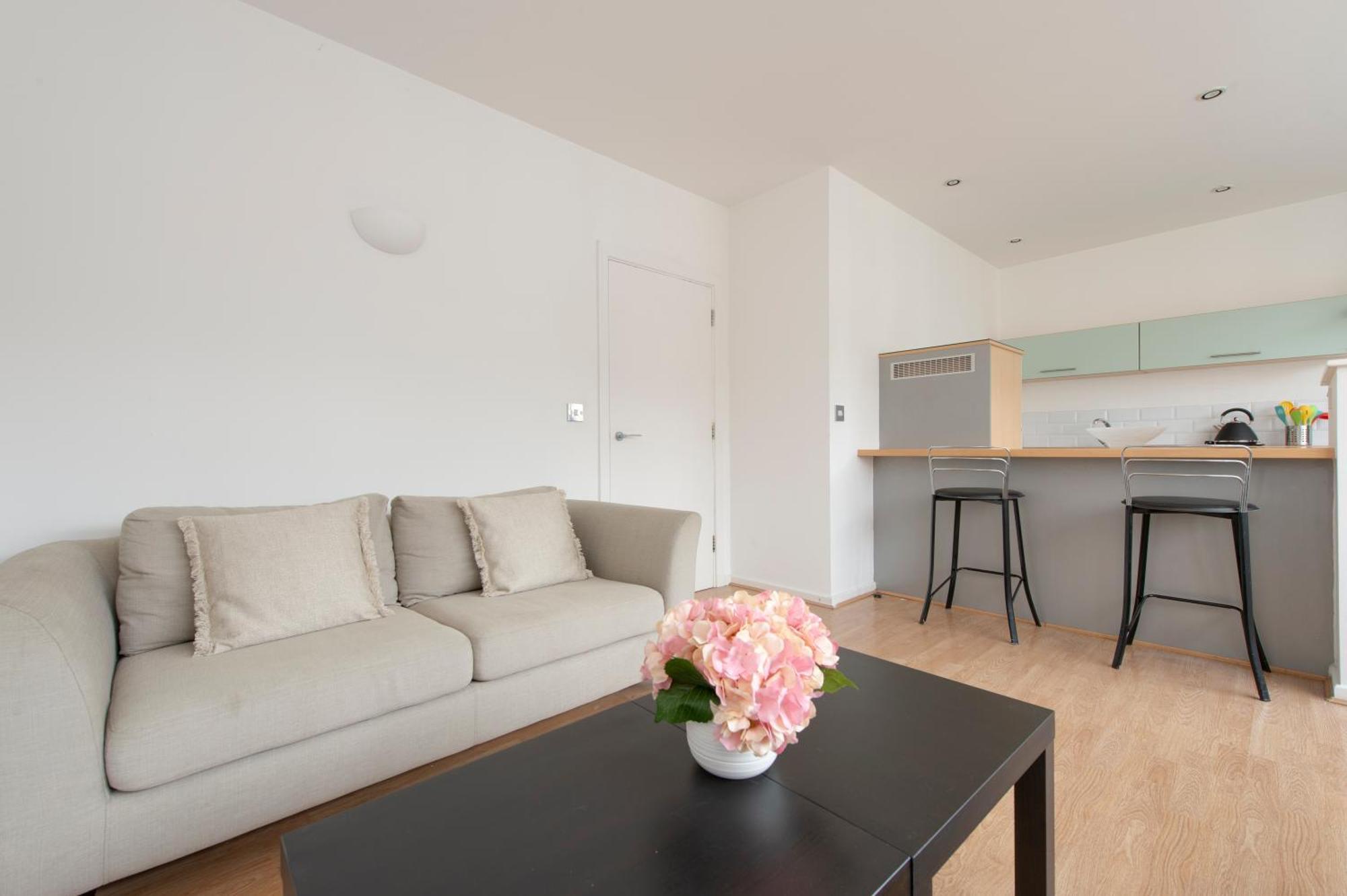 Modern Luxury Apartment By Bow Road Station London Exterior foto